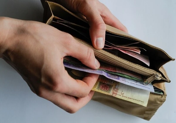 Уряд уточнив порядок виплати щорічної винагороди педагогам