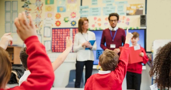 Школи запрошують взяти участь у відбудові країни