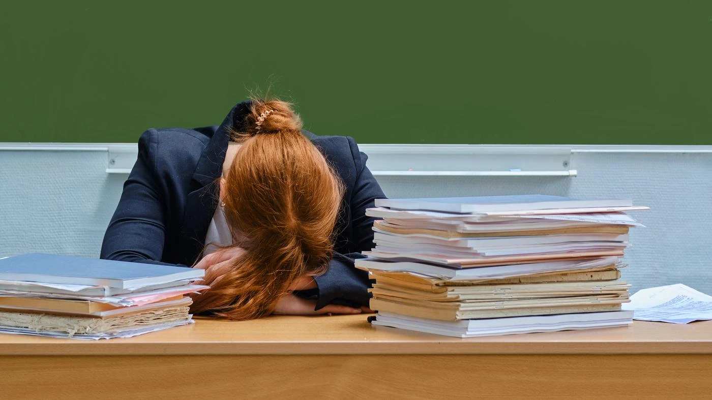 Омбудсмен застерігає вчителів від відео в соцмережах